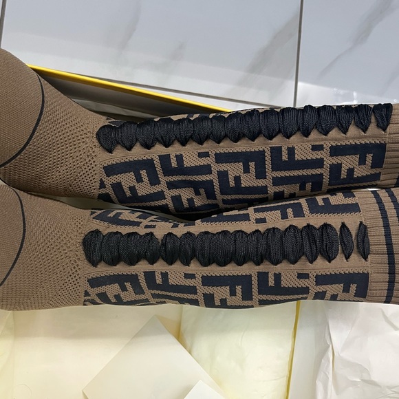 Fendi Booties, Size 38, original receipt. - Picture 4 of 8